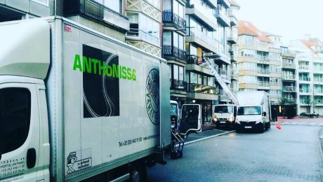 Verhuizing nummer 2 in Knokke. Collega/concurrent uit Mortsel paar meter verderop. Knokke is HOT! #verhuizing #amlbvba #anthonissen