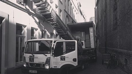 Over een smal straatje gesproken… #anthonissen #verhuizingen #gent #vrouwebroersstraat