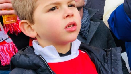 Op sommige momenten kan je als papa alleen maar fier zijn! Samen voor de eerste keer naar de mooiste club ter wereld! #mijlpaal #royalantwerpfc #voetbal #anthonissen #jax #bestfriend