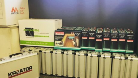 Professionaliteit straal je ook uit! Niet alleen door ervaren en vriendelijk personeel maar ook door de juiste materialen te gebruiken. #handyman #verhuis #klusjesmannen #anthonissen #antwerpen #makitatools #kreator @makita_belgium