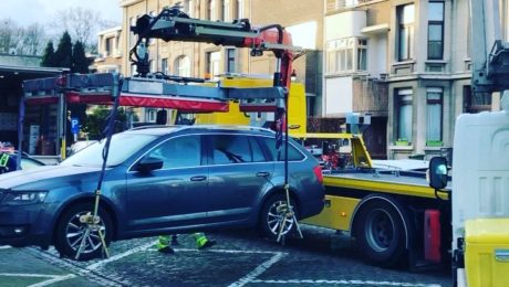 Slecht begin van het weekend voor deze eigenaar! #beternadenken #respect #parkeervergunning #verhuizenisleuk