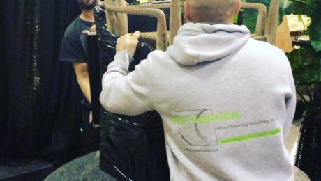 Teamwork is super belangrijk als het snel moet gaan! #mom #momlife #anthonissen #transport #gommaire #parijs